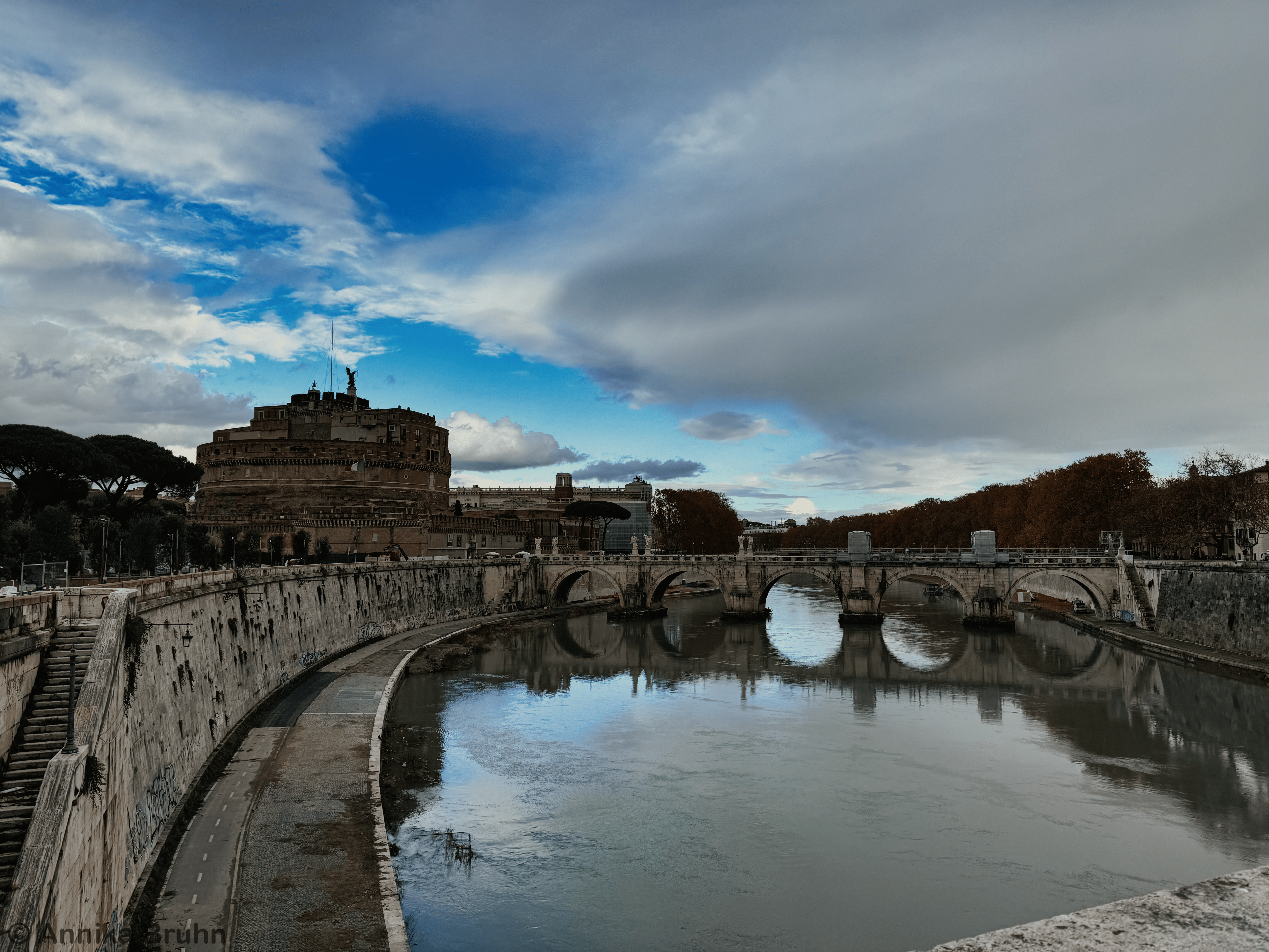 Engelsburg mit der Ponte Sant'Angelo und dem Tiber